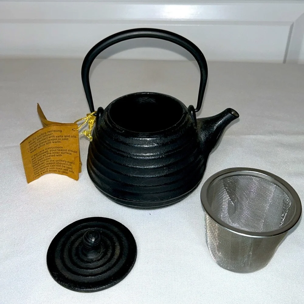 KAFUH Cast Iron Tea Kettle, 2 pounds 6.7 ounces Black 5.5” L x 6” T x 4.5” W